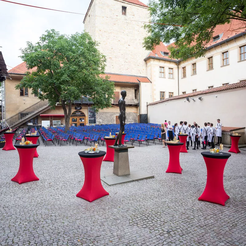 srcset=https://www.aktivmiljo.se/wp-content/uploads/2025/05/xcocktail-table-red-black.jpg.pagespeed.ic_.IsUXKFEIQY.webp